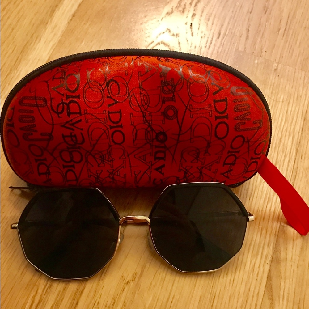 BRAND NEW NEVER WORN!!!